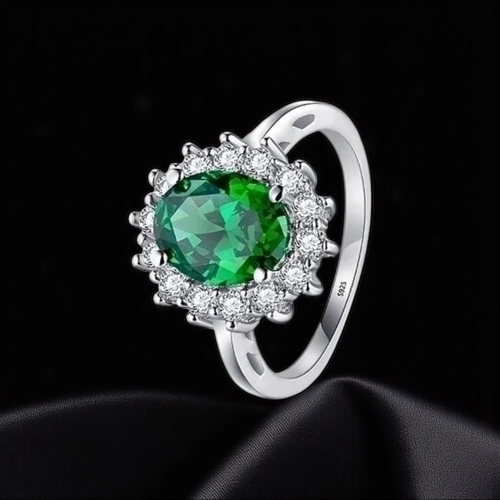 Elegant 925 Sterling Silver Ring with Green Gemstone - NWOT